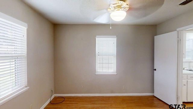 429 Holiday Ln, Tyler, TX 75703