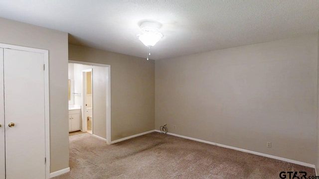 429 Holiday Ln, Tyler, TX 75703