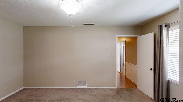 429 Holiday Ln, Tyler, TX 75703