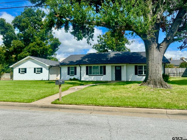 429 Holiday Ln, Tyler, TX 75703
