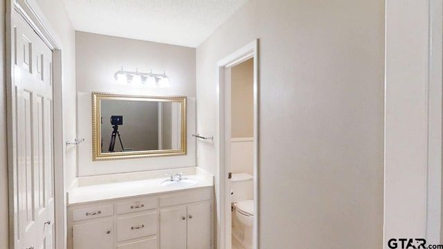 429 Holiday Ln, Tyler, TX 75703