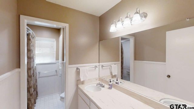 429 Holiday Ln, Tyler, TX 75703