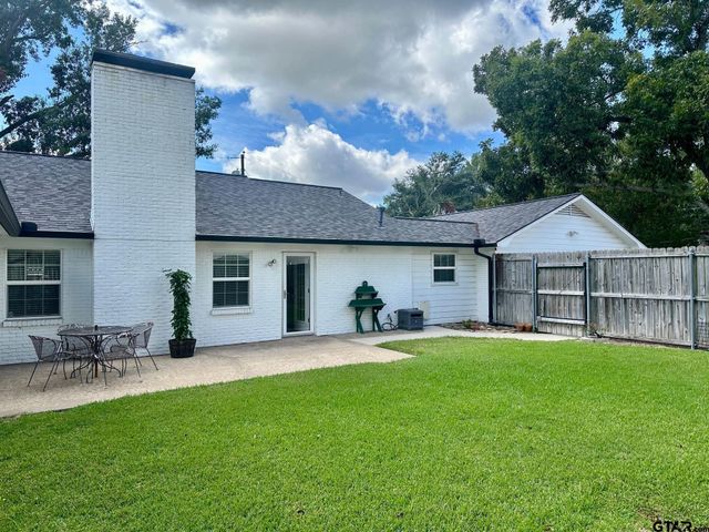 429 Holiday Ln, Tyler, TX 75703