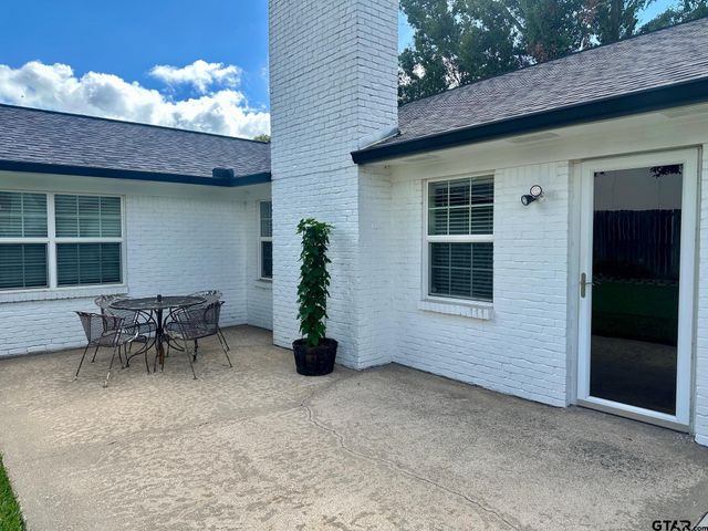 429 Holiday Ln, Tyler, TX 75703