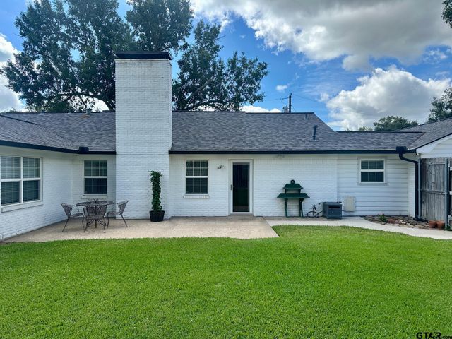 429 Holiday Ln, Tyler, TX 75703