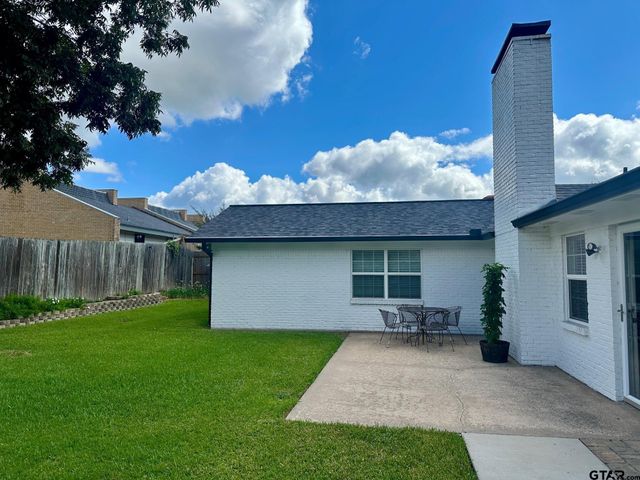 429 Holiday Ln, Tyler, TX 75703