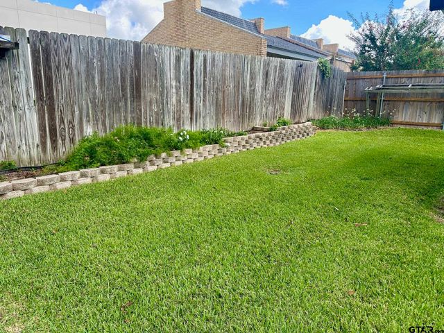 429 Holiday Ln, Tyler, TX 75703