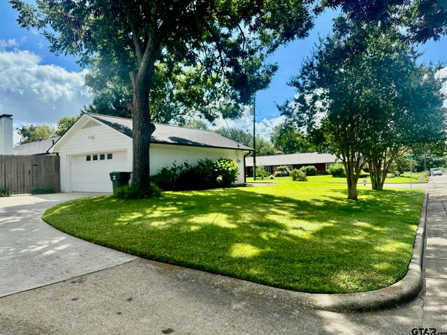 429 Holiday Ln, Tyler, TX 75703