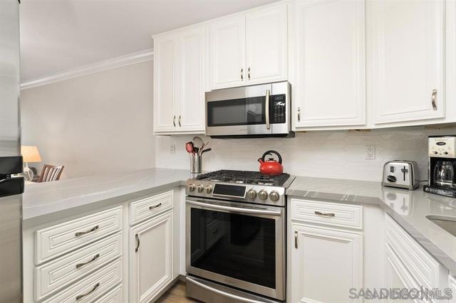 7509 Draper Ave 200, La Jolla, CA 92037