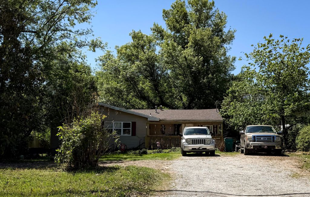 2750 W Nichols Street, Springfield, MO 65803