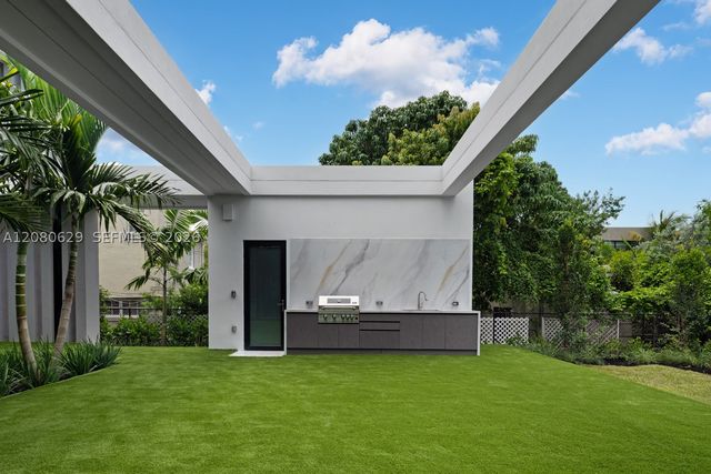 2094 Prairie Ave, Miami Beach, FL 33139