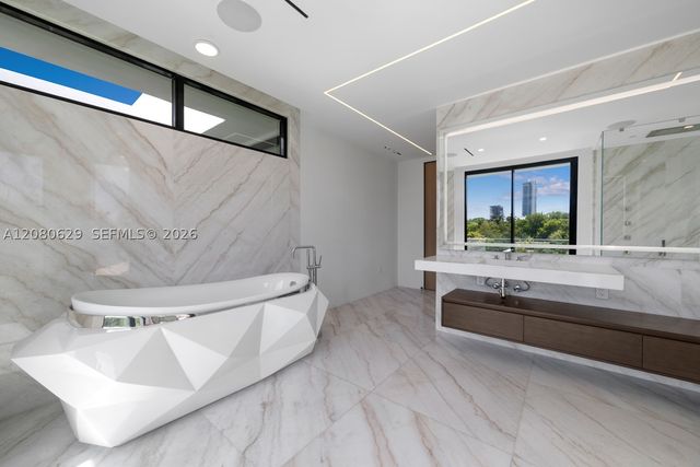 2094 Prairie Ave, Miami Beach, FL 33139