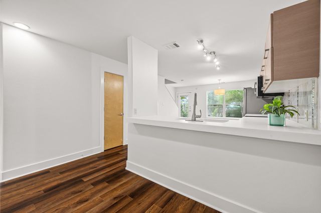 1101 Grove BLVD 208, Austin, TX 78741