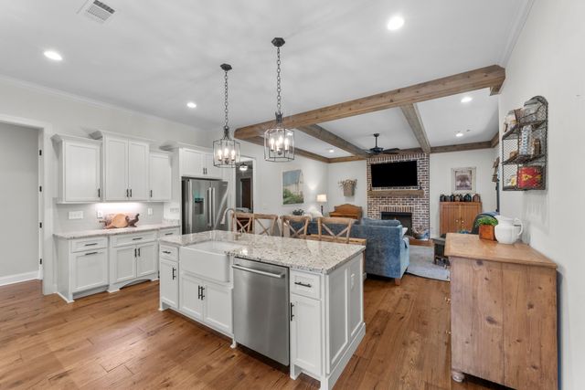 565 SAUNDERS CREEK CIR, Rossville, TN 38066