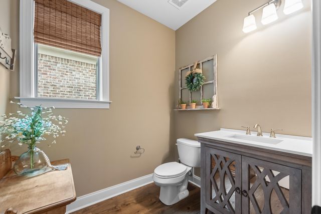 565 SAUNDERS CREEK CIR, Rossville, TN 38066