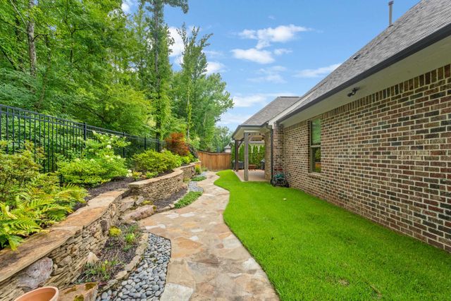 565 SAUNDERS CREEK CIR, Rossville, TN 38066
