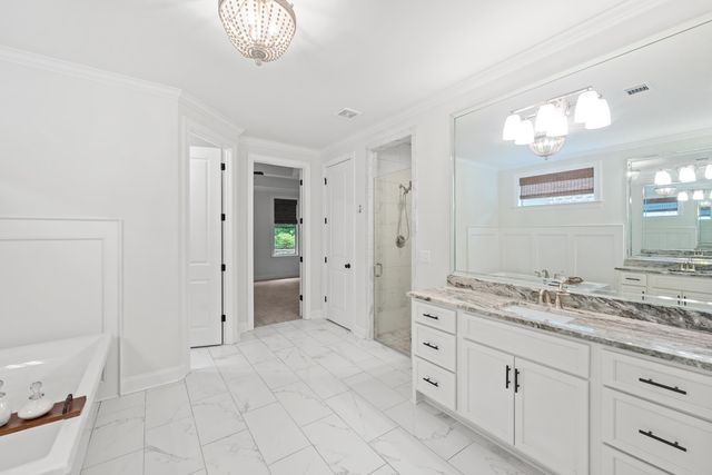 565 SAUNDERS CREEK CIR, Rossville, TN 38066