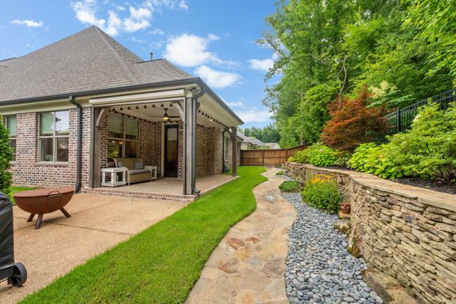 565 SAUNDERS CREEK CIR, Rossville, TN 38066