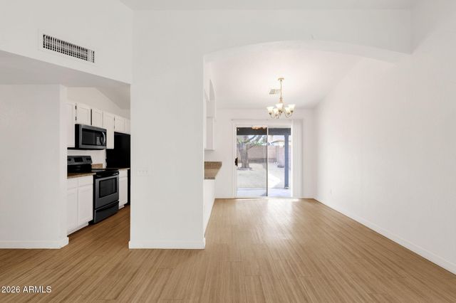 5021 N 86TH Avenue, Glendale, AZ 85305