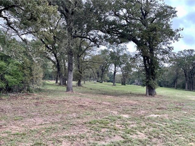 1073 Creekside LN, Lexington, TX 78947