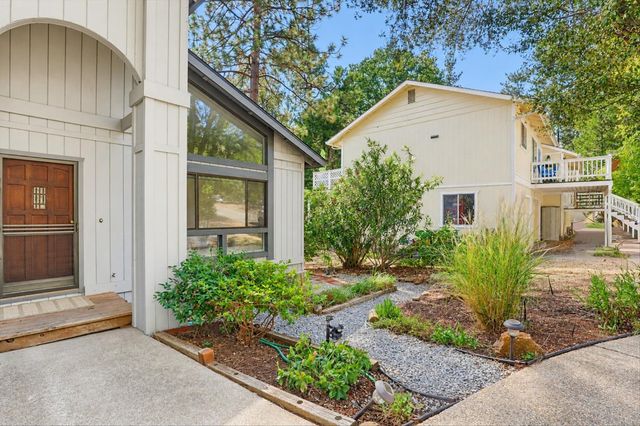 12327 Elizabeth Way, Grass Valley, CA 95949