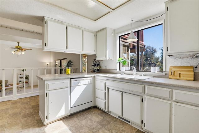 12327 Elizabeth Way, Grass Valley, CA 95949