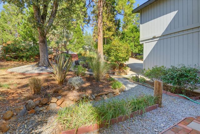 12327 Elizabeth Way, Grass Valley, CA 95949