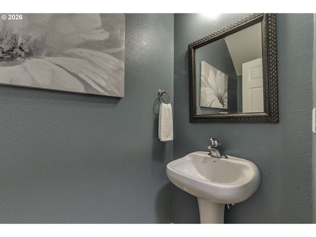 913 Se HANDEL Pl, Hillsboro, OR 97123