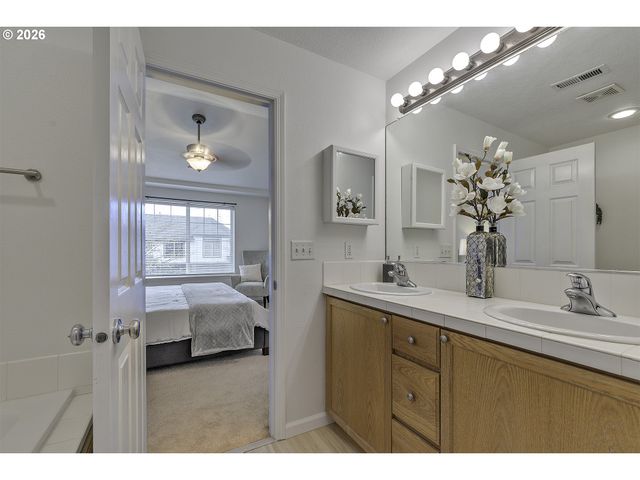 913 Se HANDEL Pl, Hillsboro, OR 97123