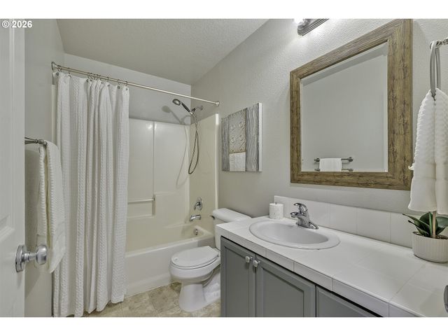 913 Se HANDEL Pl, Hillsboro, OR 97123