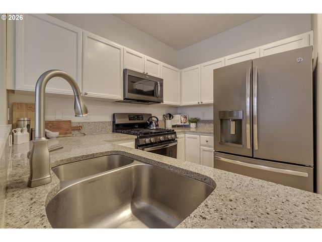 913 Se HANDEL Pl, Hillsboro, OR 97123