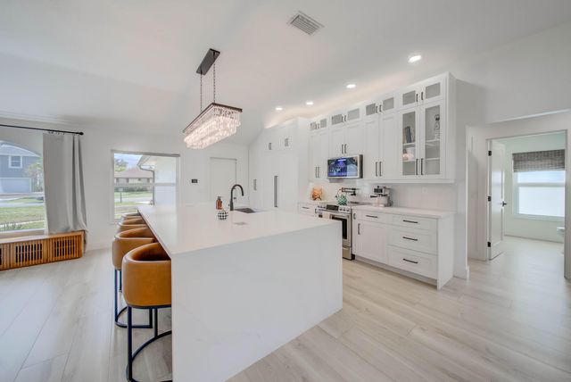 1853 Shower Tree Way, Wellington, FL 33414