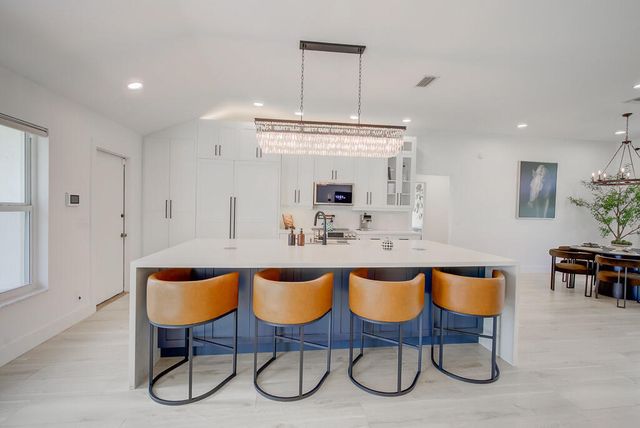 1853 Shower Tree Way, Wellington, FL 33414