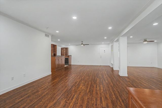 7575 Katy Freeway 4, Houston, TX 77024