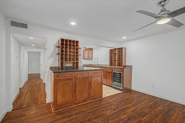 7575 Katy Freeway 4, Houston, TX 77024