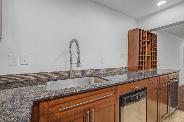 7575 Katy Freeway 4, Houston, TX 77024