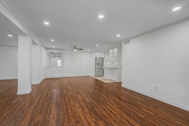 7575 Katy Freeway 4, Houston, TX 77024