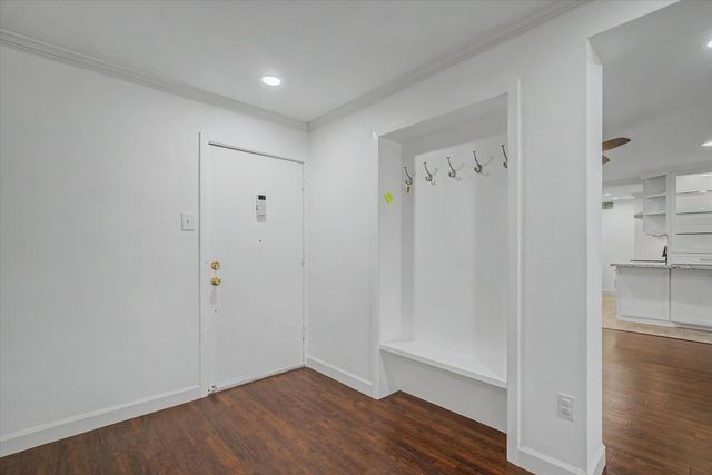 7575 Katy Freeway 4, Houston, TX 77024