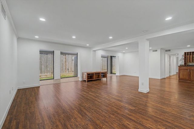 7575 Katy Freeway 4, Houston, TX 77024