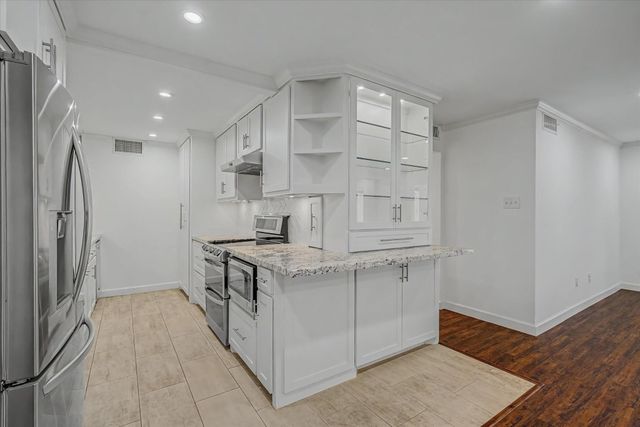 7575 Katy Freeway 4, Houston, TX 77024