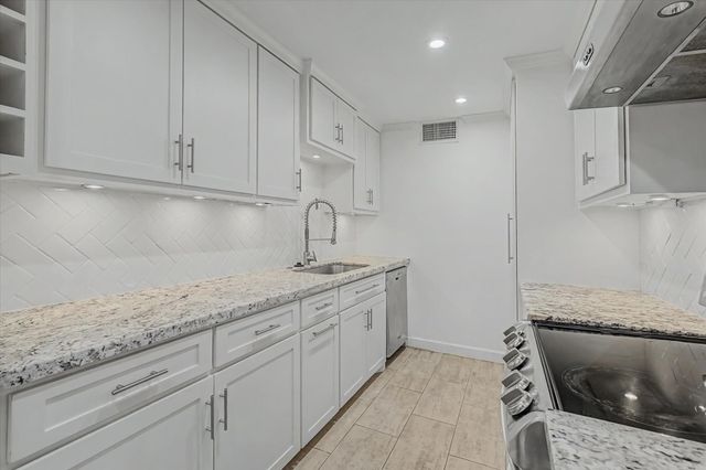 7575 Katy Freeway 4, Houston, TX 77024