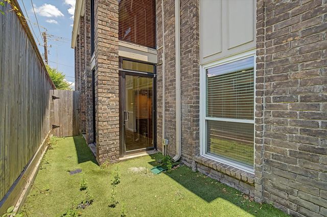 7575 Katy Freeway 4, Houston, TX 77024