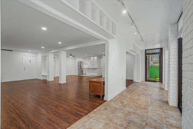 7575 Katy Freeway 4, Houston, TX 77024