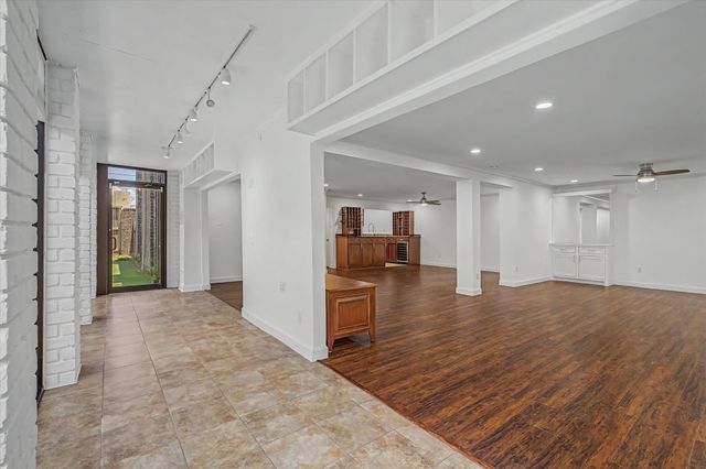 7575 Katy Freeway 4, Houston, TX 77024