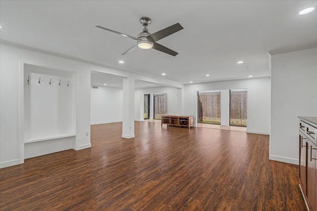 7575 Katy Freeway 4, Houston, TX 77024