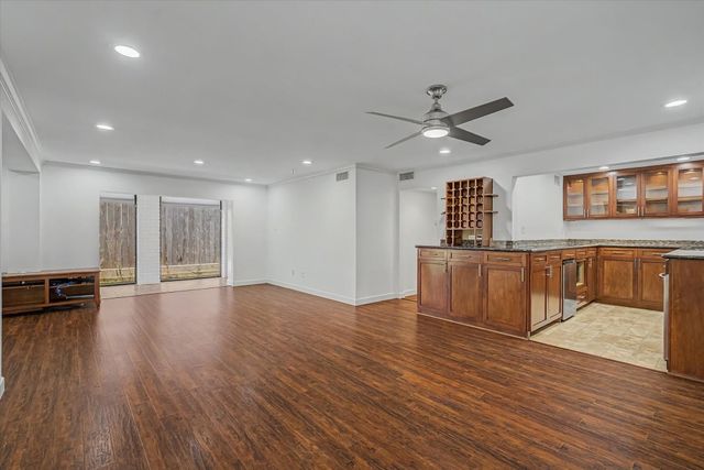 7575 Katy Freeway 4, Houston, TX 77024