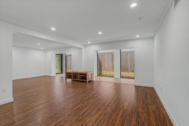 7575 Katy Freeway 4, Houston, TX 77024