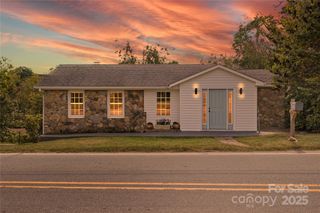 424 Deaverview Road, Asheville, NC 28806