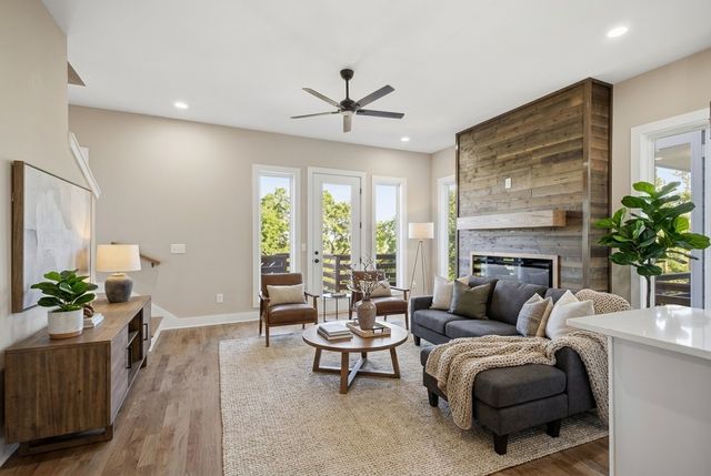 2109D W Summitt Ave, Nashville, TN 37218