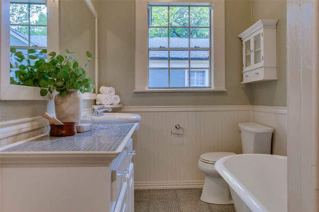 1126 N Windomere Avenue, Dallas, TX 75208